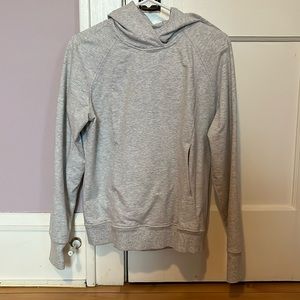 Lululemon scuba pullover, heather gray, size 4. Tags removed, great condition!